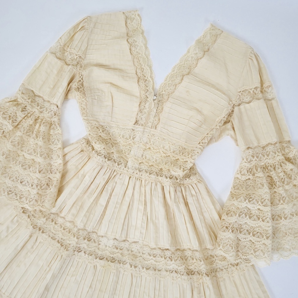1970's Mexican Wedding Dress Cream Midi Long Sleeve Lace Pleats V-neck Tiered - Picture 15 of 16